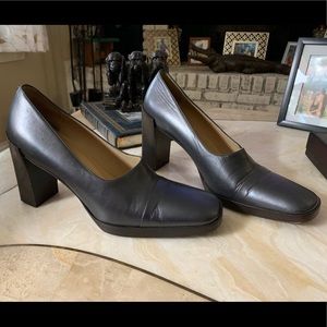 Gucci navy loafer stacked pumps 9